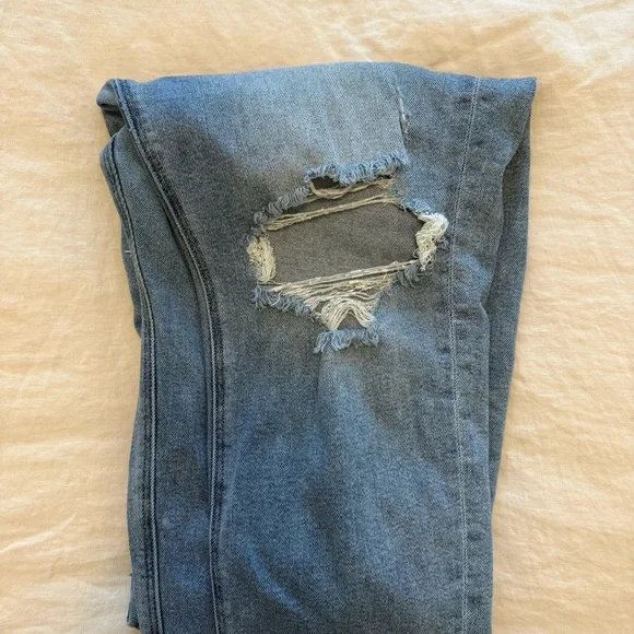 AE Stretch Ripped Curvy Mom Jeans in Size 12 Short - Picture 4 of 5